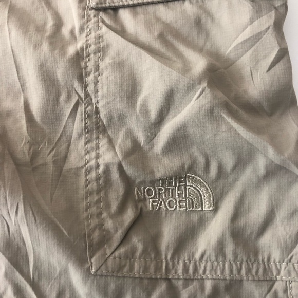 The North Face outdoorsy shorts - Picture 5 of 10